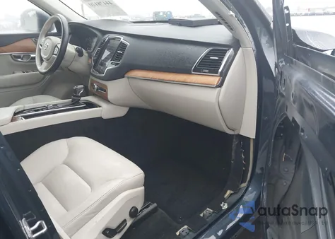 2021 Volvo Xc90 T6 Momentum 7 Passenger z USA, uszkodzony, nr VIN YV4A22PK7M1770954